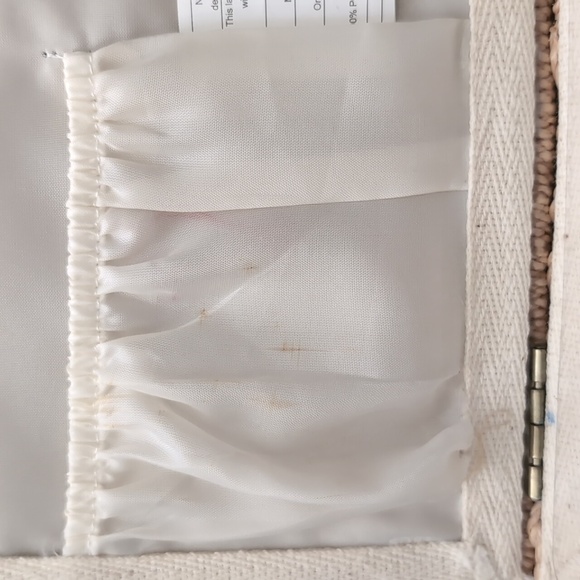 VGT,Dritz Woven/Wicker Small Sewing Basket with Striped Fabric. - Picture 9 of 13